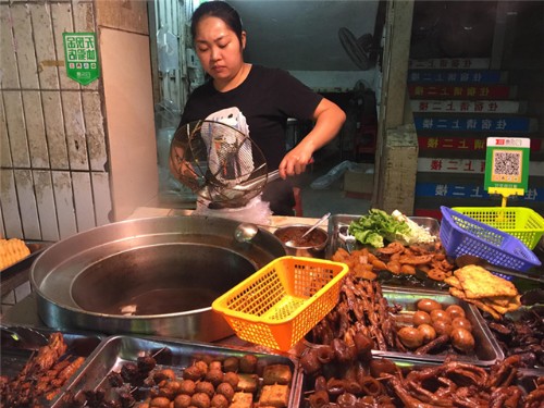 探索美食之旅，如何发掘最地道的小吃摊