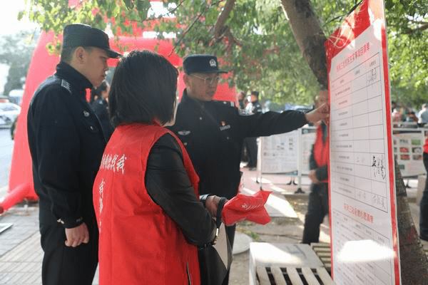 社区志愿服务热潮高涨，居民参与度显著提升